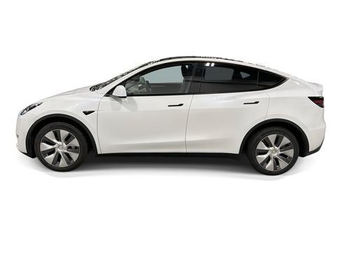 Certified 2023 Tesla Model Y AWD image 3