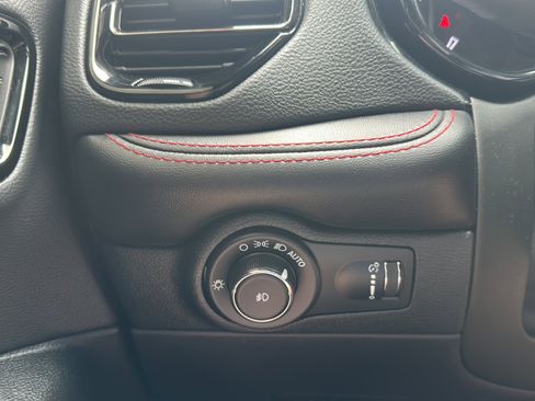 Used 2023 Dodge Durango GT image 38