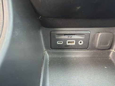 Used 2024 GMC Terrain SLT image 22