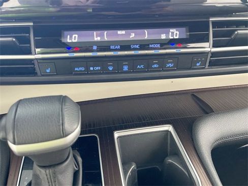 Used 2023 Toyota Sienna XLE image 40