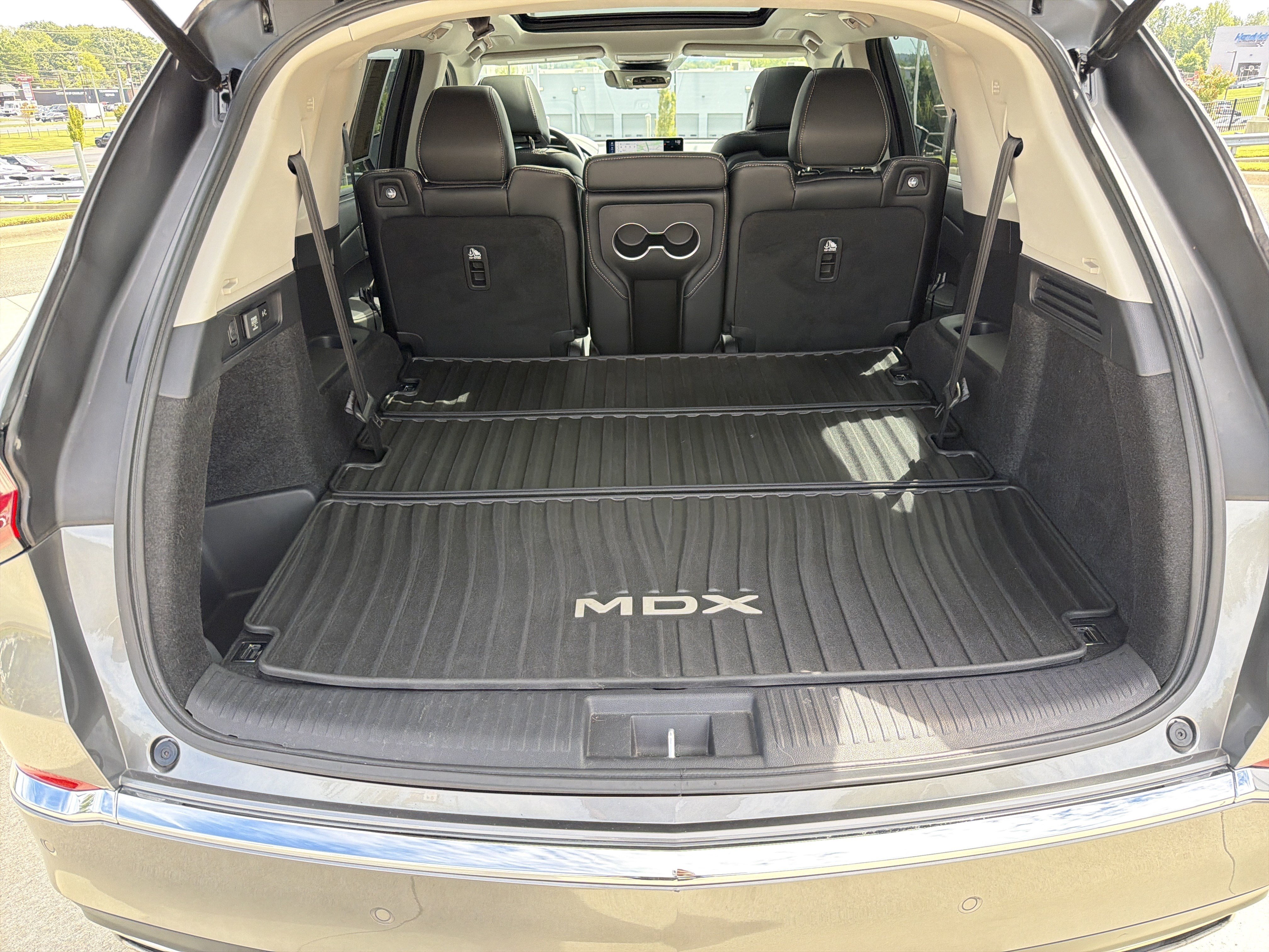 Used 2025 Acura MDX w/ Technology Package FWD image 32