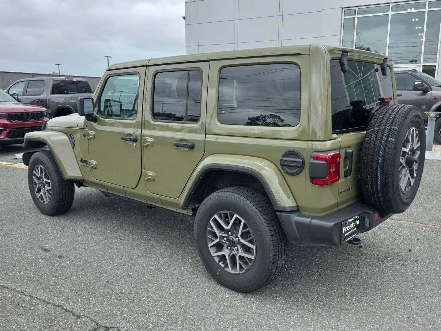 Used 2026 Jeep Wrangler Unlimited Sahara AWD/4WD image 12