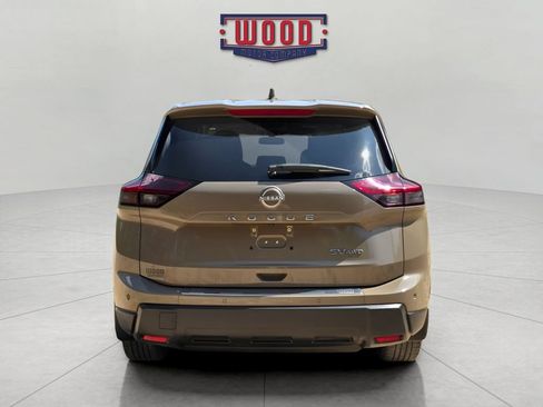Used 2024 Nissan Rogue SV AWD/4WD image 3