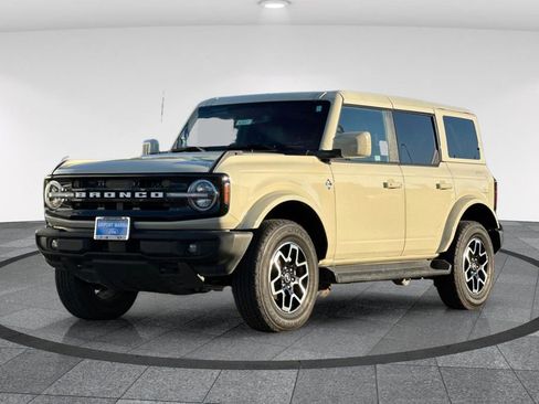 Used 2025 Ford Bronco Outer Banks image 9