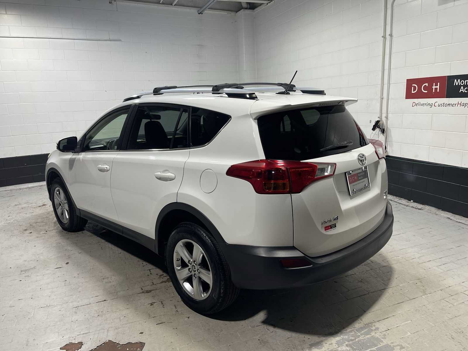 Used 2015 Toyota RAV4 XLE AWD/4WD image 4