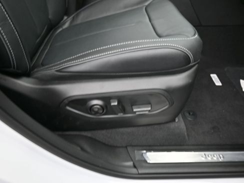 Used 2024 Jeep Grand Cherokee Overland image 18