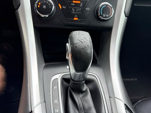Used 2015 Ford Fusion SE w/ Equipment Group 201A FWD image 18