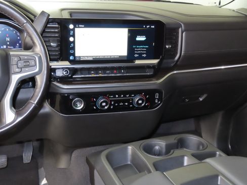 Used 2022 Chevrolet Silverado 1500 LT AWD/4WD image 32