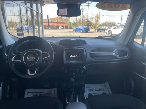 Used 2023 Jeep Renegade Latitude w/ Premium Group image 7