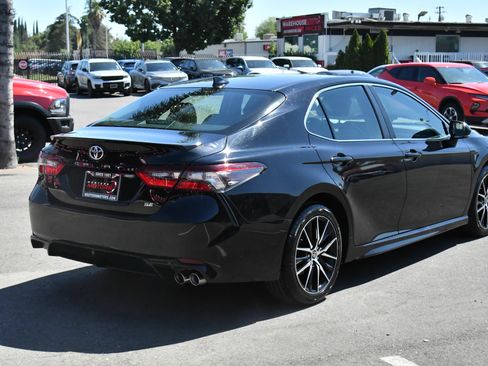 Used 2023 Toyota Camry SE FWD image 8