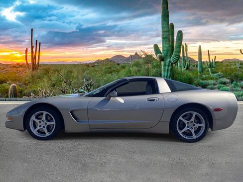 Used 2002 Chevrolet Corvette Coupe w/ Preferred Equipment Group2 RWD image 6
