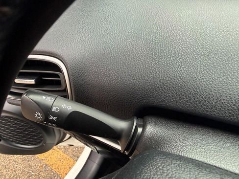 Used 2021 Toyota Prius XLE image 25