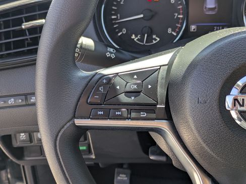 Used 2020 Nissan Rogue S AWD/4WD image 19