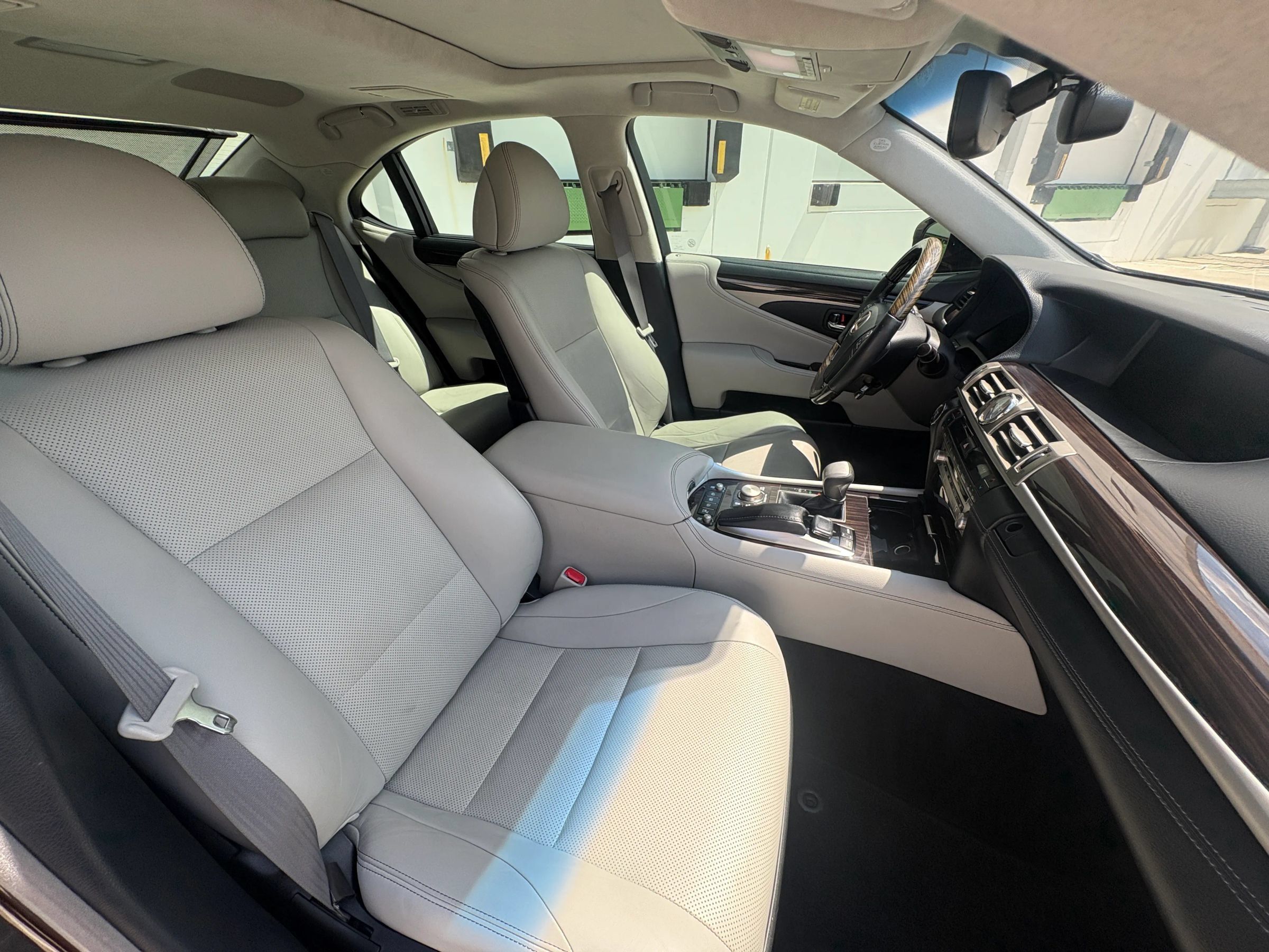 Used 2015 Lexus LS 460 w/ Ultra Luxury Package RWD image 33