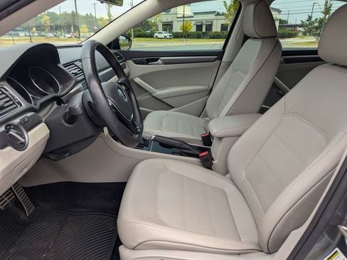 Used 2018 Volkswagen Passat 2.0T R-Line FWD image 18