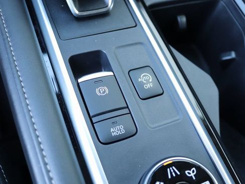 Used 2022 Nissan Pathfinder S AWD/4WD image 26