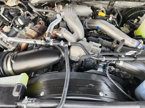 Used 2025 Ford F250 Platinum w/ FX4 Off-Road Package image 32