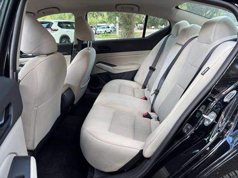 Used 2025 Nissan Altima 2.5 SV FWD image 39