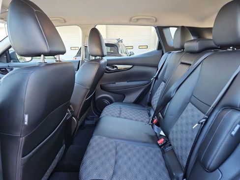 Used 2021 Nissan Rogue Sport SV w/ Technology Package image 27