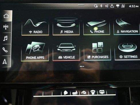 Used 2020 Audi e-tron Prestige w/ Prestige Package image 28