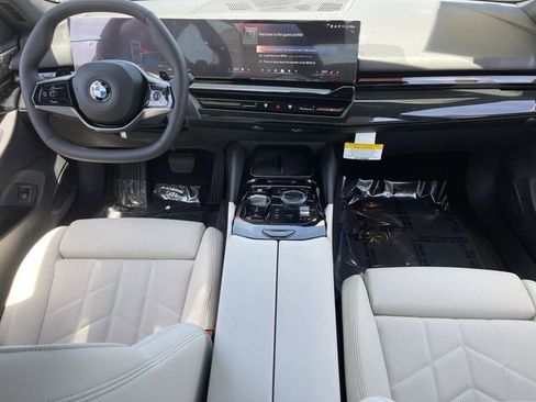 Used 2025 BMW 530i RWD image 14