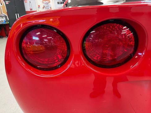 Used 2007 Chevrolet Corvette Coupe w/ Preferred Equipment Group RWD image 12