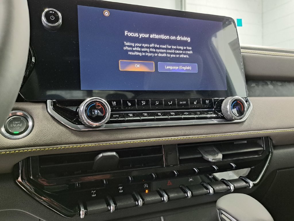 New 2026 Chevrolet Colorado ZR2 w/ Technology Package AWD/4WD image 9