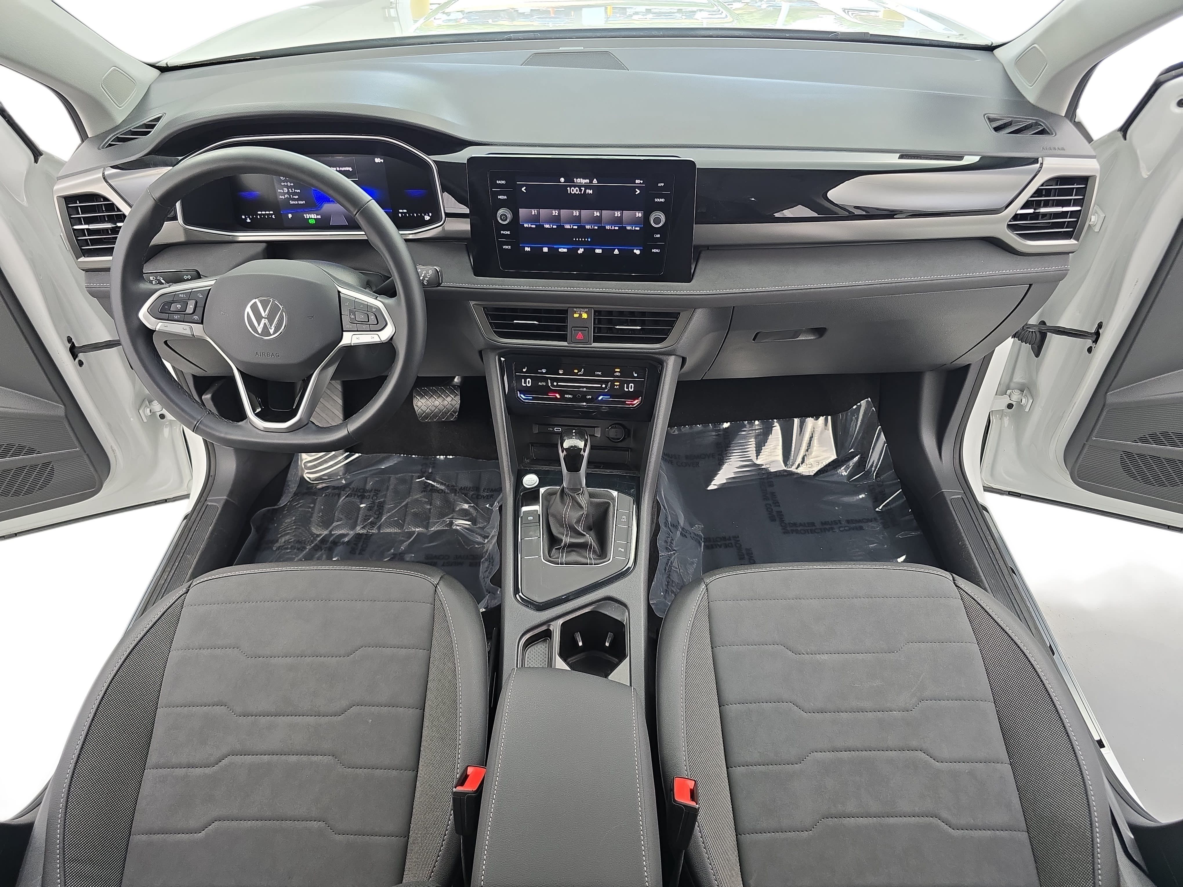 Certified 2025 Volkswagen Taos SE FWD image 9