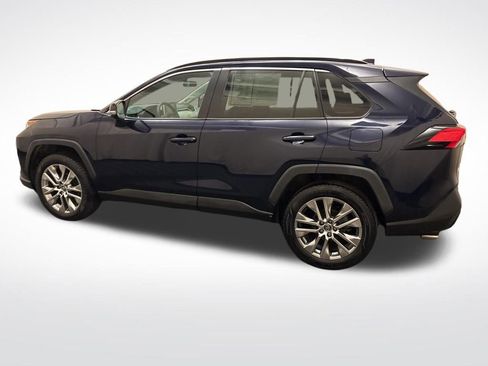 Used 2020 Toyota RAV4 XLE Premium image 8
