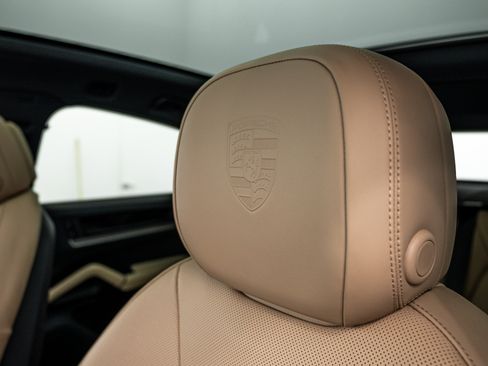 Certified 2025 Porsche Cayenne image 15