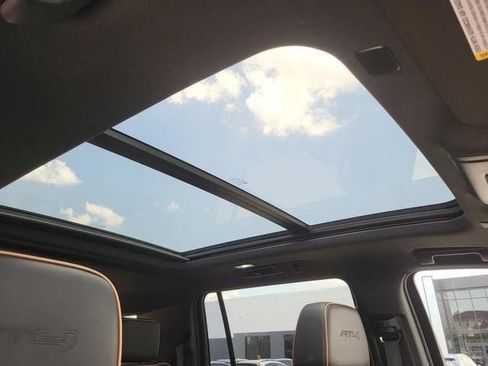 Used 2022 GMC Yukon XL AT4 AWD/4WD image 11