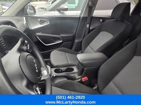 Used 2023 Kia Soul LX FWD image 9