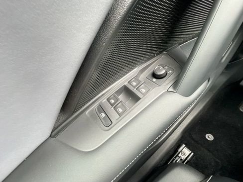 New 2025 Volkswagen Tiguan SE image 13