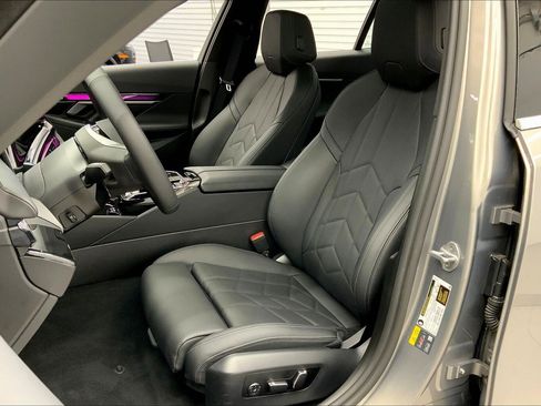 Used 2025 BMW i5 xDrive40 w/ Premium Package image 5