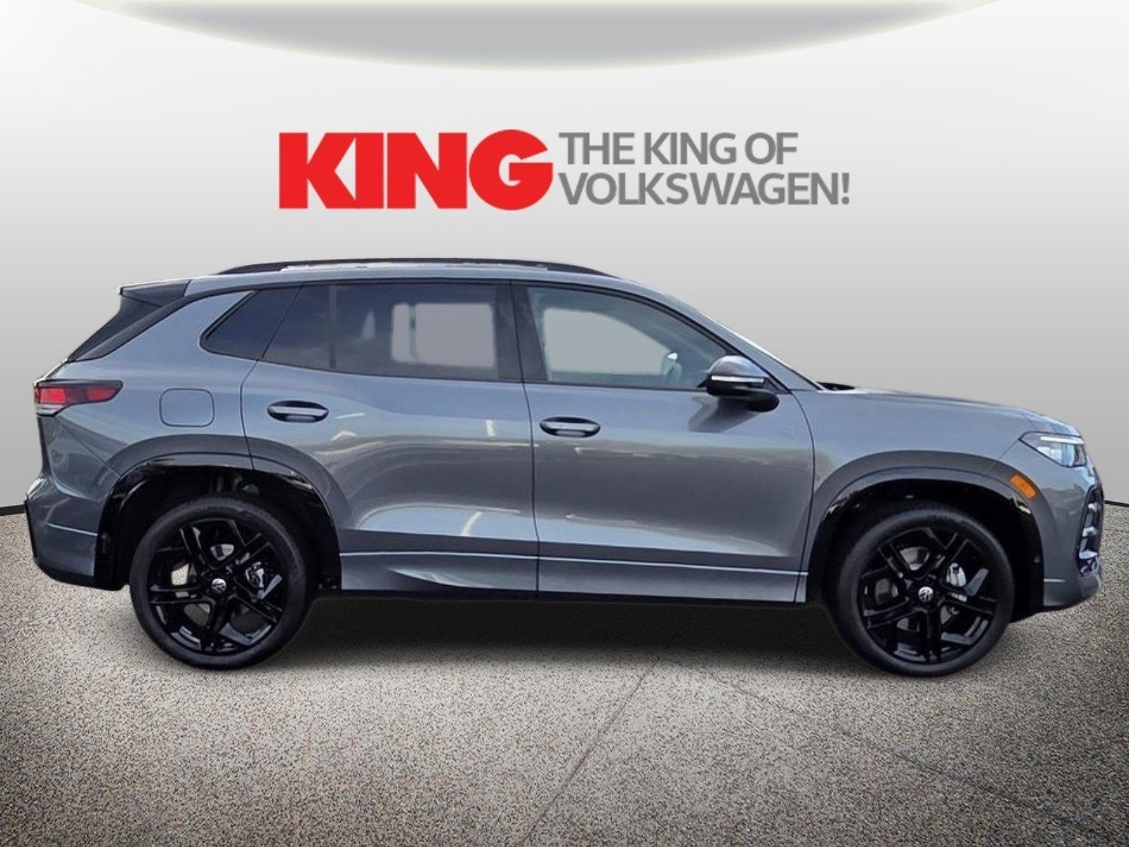 New 2026 Volkswagen Tiguan SE R-Line AWD/4WD image 2