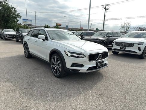 New 2025 Volvo V90 B6 Cross Country Ultra w/ Protection Package Premier image 8