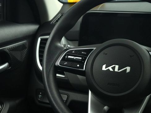 Certified 2026 Kia Seltos LX FWD image 41