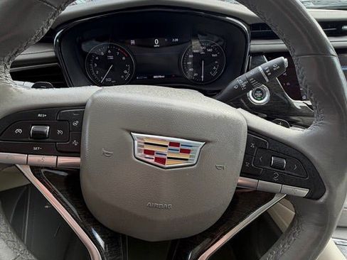 Used 2022 Cadillac XT6 Premium Luxury w/ Technology Package image 9