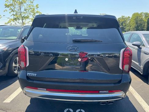 Used 2023 Hyundai Palisade Calligraphy FWD image 3