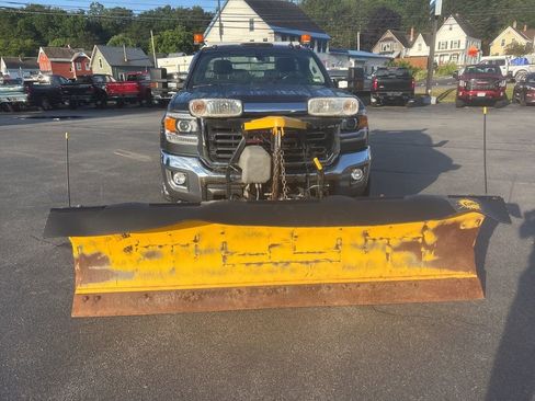 Used 2019 GMC Sierra 3500 SLE w/ SLE Preferred Package image 9