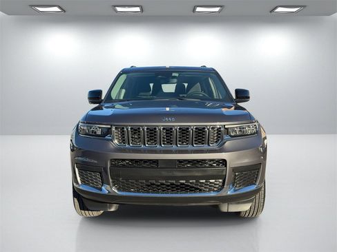 Used 2023 Jeep Grand Cherokee L Laredo image 9