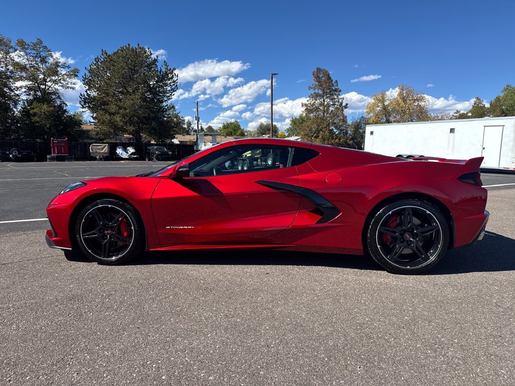 Used 2021 Chevrolet Corvette Stingray Preferred Cpe w/ Z51 Performance Package RWD image 2