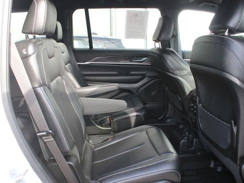 Used 2024 Jeep Grand Cherokee L Limited AWD/4WD image 34