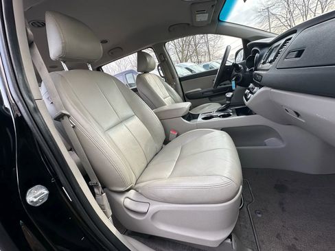 Used 2020 Kia Sedona L image 15