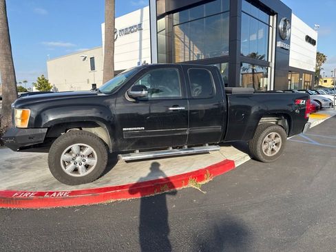 Used 2011 GMC Sierra 1500 SLT w/ SLT Convenience Package AWD/4WD image 6