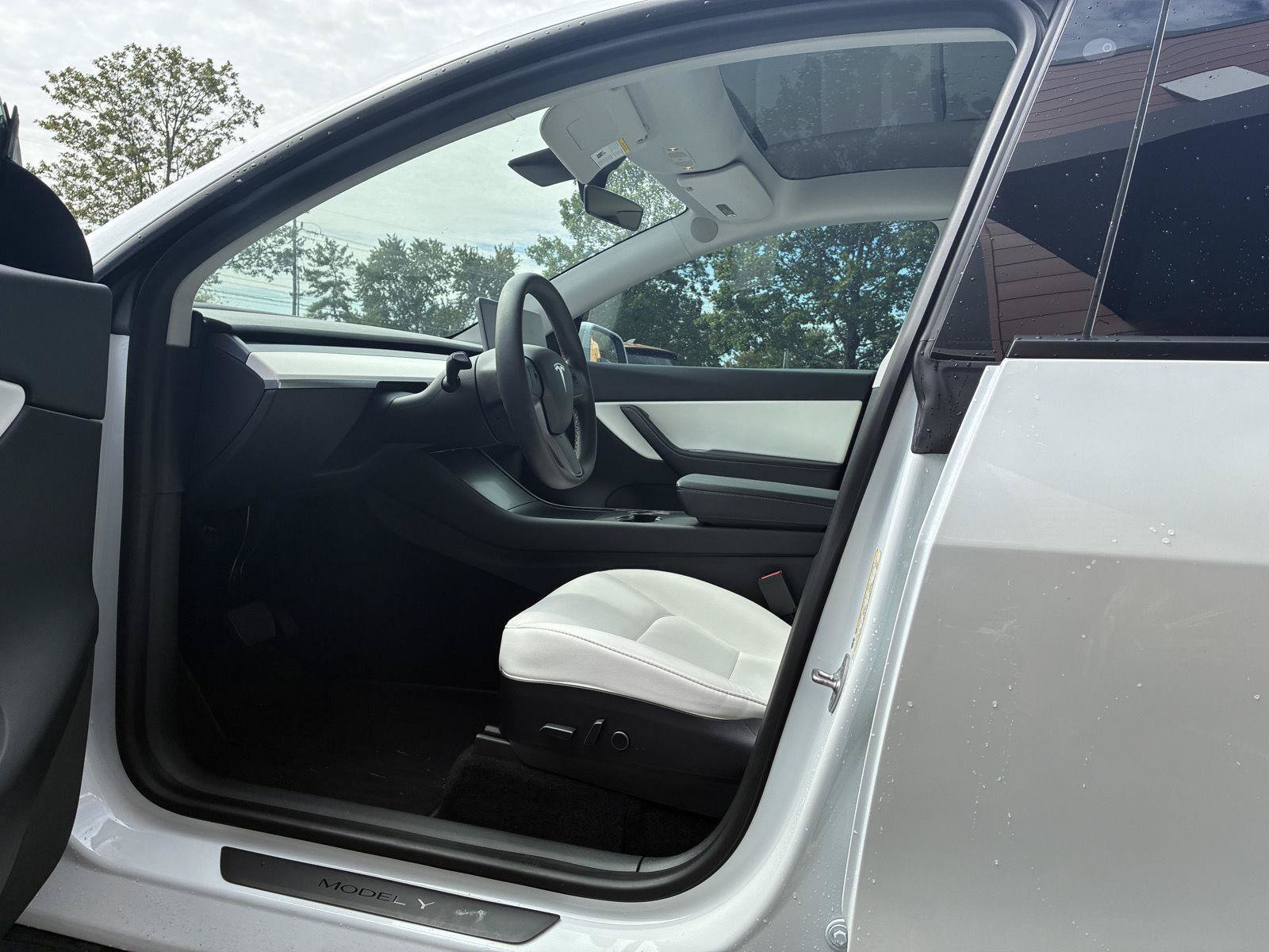 Used 2021 Tesla Model Y Long Range AWD/4WD image 19