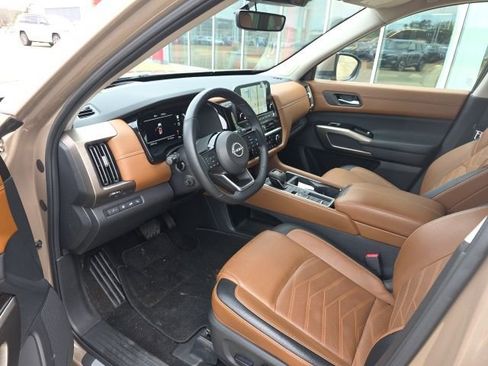 Certified 2024 Nissan Pathfinder Platinum image 14