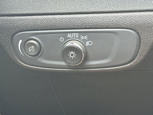 Used 2022 Chevrolet Bolt EUV LT w/ Driver Confidence Package image 39