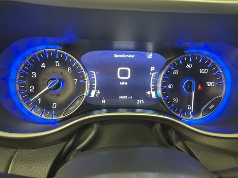 Used 2024 Chrysler Pacifica Touring-L image 24