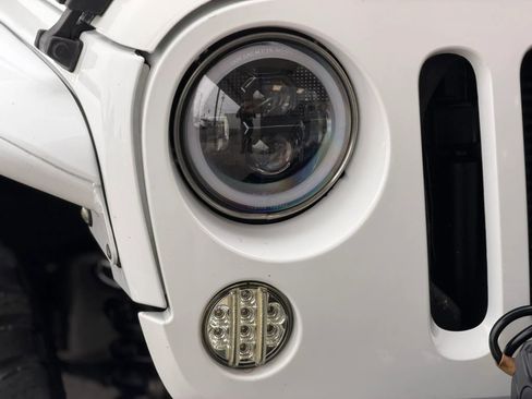Used 2015 Jeep Wrangler Sport AWD/4WD image 12